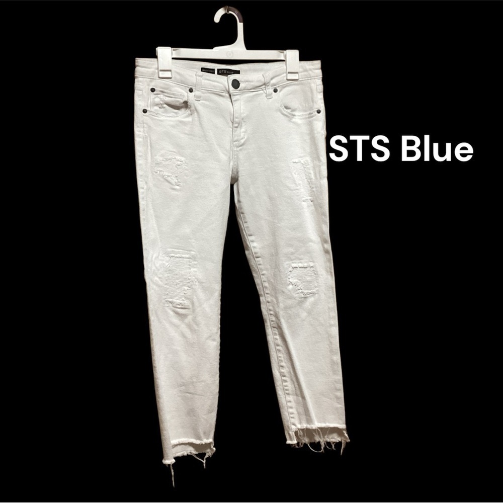 STS BLUE TAYLOR TOMBOY WHITE CUTOFF CAPRIS SIZE 28 WITH 23” INSEAM GENTLY WORN